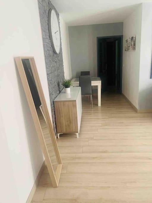 Appartement 2 Chambres Mantes-la-Ville ภายนอก รูปภาพ